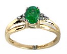 LDS OVAL EMERALD RING W/DIAMONDS